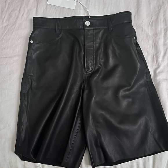 Frame 100% lamb leather Bermuda shorts sz 28 - Picture 3 of 3